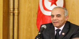 رئيس حكومة تونس يدعو للتصويت ويؤكد على وجود أخطار تحدق بالبلاد