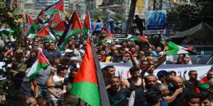 مسيرات حاشدة تعم مخيمات اللاجئين الفلسطينيين في لبنان للمطالبة بحق اللاجئين بالعودة إلى وطنهم