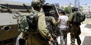 الاحتلال يعتقل ثلاثة فلسطينيين من محافظة الخليل