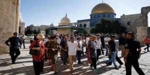 عشرات المستوطنين اليهود يقتحمون المسجد الأقصى