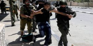 الإحتلال يعتقل خمسة فلسطينيين من أنحاء متفرقة من القدس المحتلة