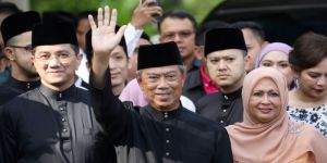 محيي الدين ياسين يؤدي اليمين الدستورية رئيسًا للوزراء في ماليزيا