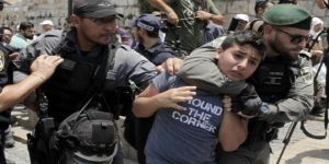 الإحتلال يعتقل تسعة فلسطينيين من بلدة العيسوية شمال القدس