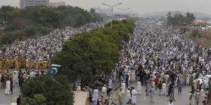 باكستان تحث شعبها على الانضباط والحجر الصحي لمنع إنتشار كورونا