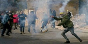 إصابة عشرات الفلسطينيين بحالات اختناق في مسيرة كفر قدوم الأسبوعية