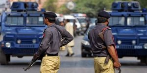 مقتل شرطيين في هجوم مسلح نفذه مجهولون على حاجز أمني في باكستان