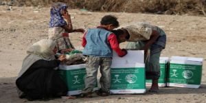 توزيع أكثر من 26 طنًا من السلال الغذائية لمتضرري السيول في مديرية الشيخ عثمان بمحافظة عدن