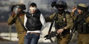 الاحتلال يعتقل فلسطيني بحجة حيازته سكين