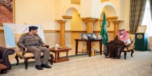 الأمير بدر بن سلطان يستقبل مدير الدفاع المدني بمنطقة مكة