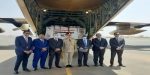 وصول طائرة مساعدات مصرية تحمل 14.5 طنًا من المؤن إلى السودان