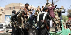 لجنة حقوقية يمنية تدين اختطاف مليشيا الحوثي 30 متظاهرا بصنعاء