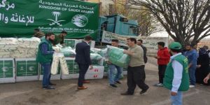 مركز الملك سلمان للإغاثة يوزع 682 سلة غذائية للأسر الأكثر احتياجًا في لبنان