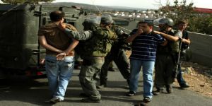 قوات الاحتلال تداهم منازل الضفة الغربية وتعتقل فلسطينيين