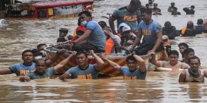 فيضانات إعصار فامكو تفتح بوابة سد الفلبين الرئيسي وتصرع 53 شخصًا