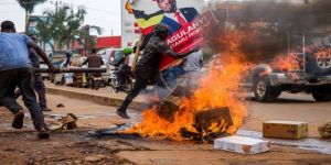 7 قتلى و45 جريحًا في اشتباكات بين الشرطة الأوغندية ومحتجين بالعاصمة كمبالا