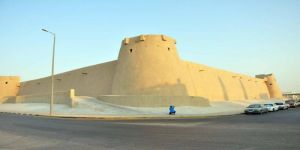 هيئة التراث تُرمّم السور الغربي لقصر صاهود التاريخي في الأحساء