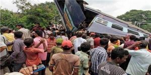 مصرع 12 شخصًا في اصطدام قطار بحافلة في بنجلاديش