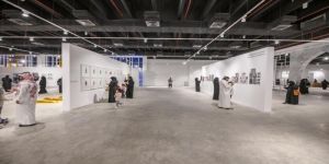 100 عمل فني يجسّد إبداعات شباب المدينة في معرض تنصيص