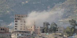مقتل وإصابة مدنيين بشظايا قذيفة حوثية بمدينة تعز اليمنية