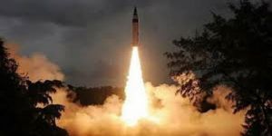 باكستان تطور صاروخ باليستي قادر على حمل الرؤوس النووية